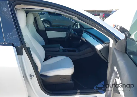 2022 Tesla Model Y Long Range Dual Motor All-Wheel Drive z USA, uszkodzony, nr VIN 7SAYGDEE2NF362272